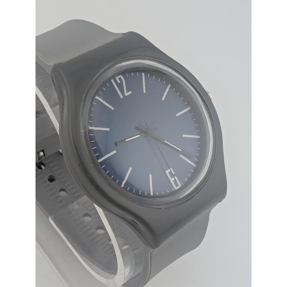 Men's Quartz Watch 41mm Plastic Case Gray Silicone Band- New‎ Battery